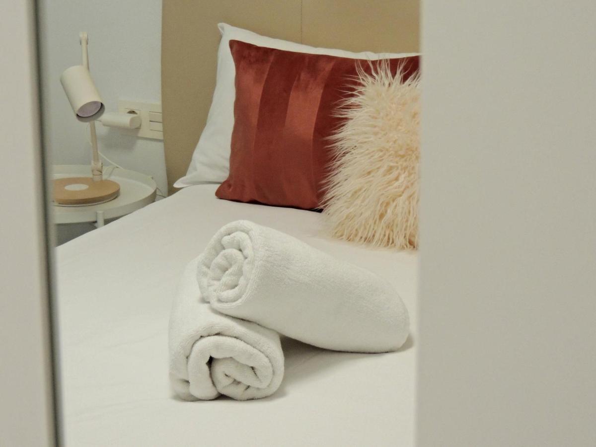 Casa Gascona Con Parking, Wifi Y Netflix Gratis!! By Delabra Apartments Oviedo Luaran gambar